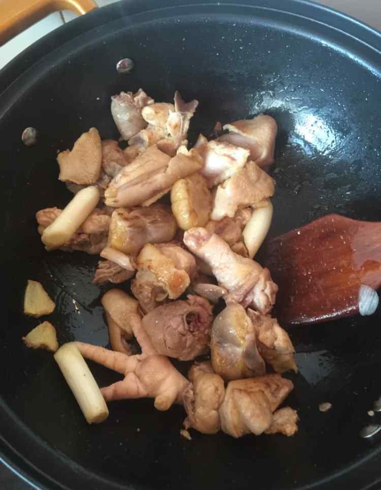 贺兰山紫蘑菇 紫蘑菇炖土鸡的详细做法 紫蘑菇炖土鸡食谱做法大全