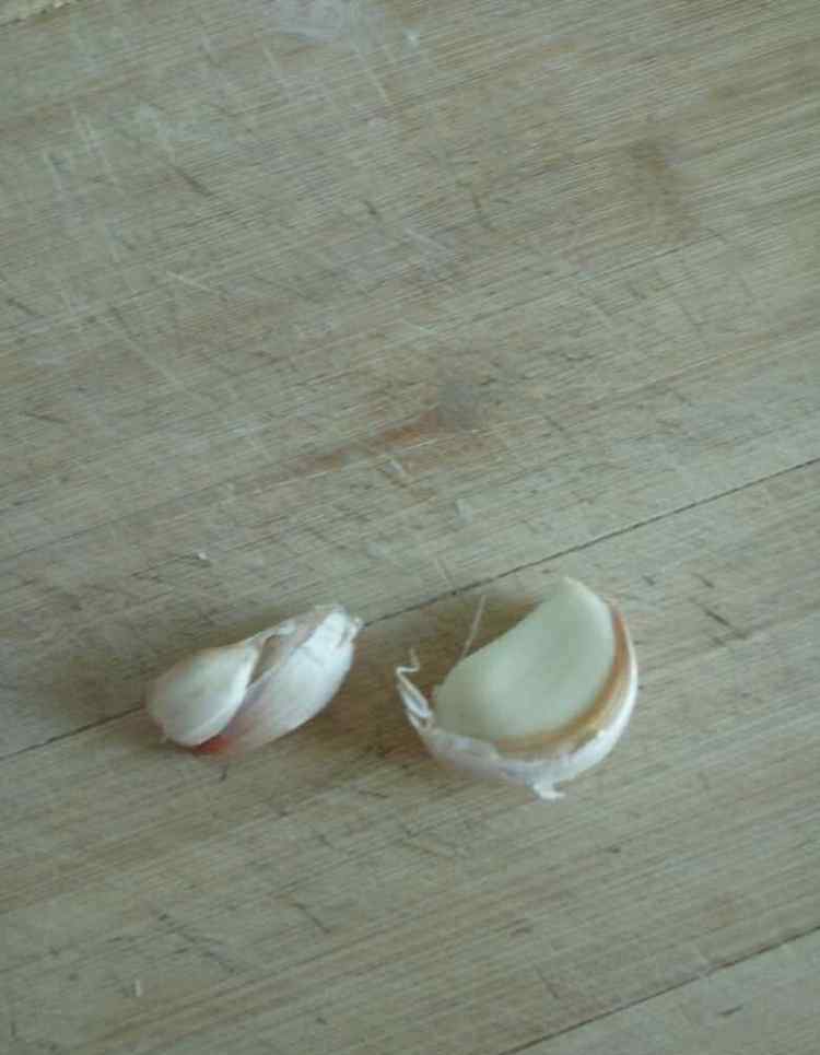 大蒜水怎么做 大蒜水的最正宗做法 大蒜水怎么做有营养