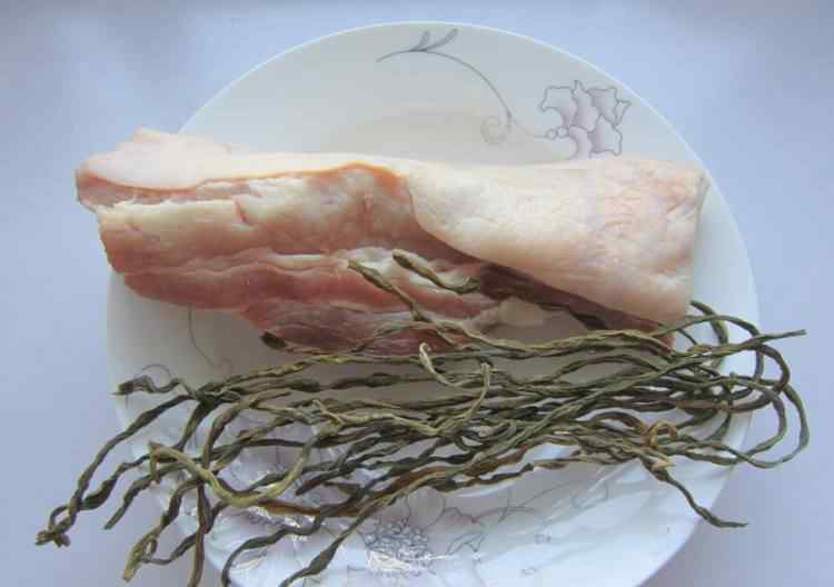 干豇豆怎么做好吃 干豇豆红烧肉的详细做法 干豇豆红烧肉做法大全