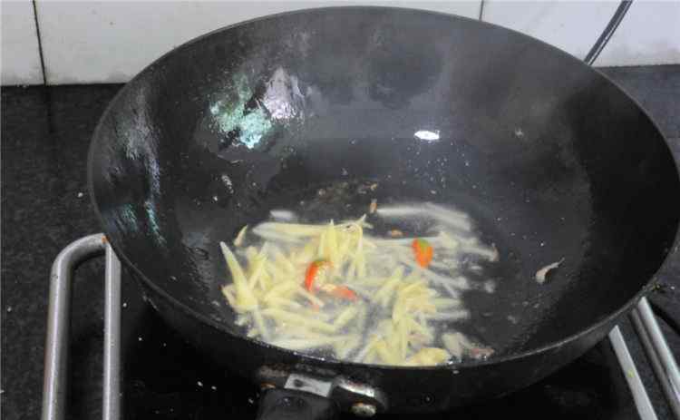 辣子鸡块的做法 辣子鸡块的做法 辣子鸡块做法及配料