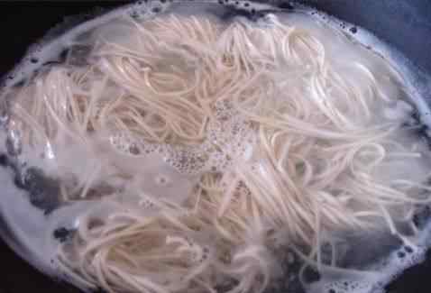 鸡蛋面的做法 西红柿鸡蛋面做法和配方 西红柿鸡蛋面食谱做法大全