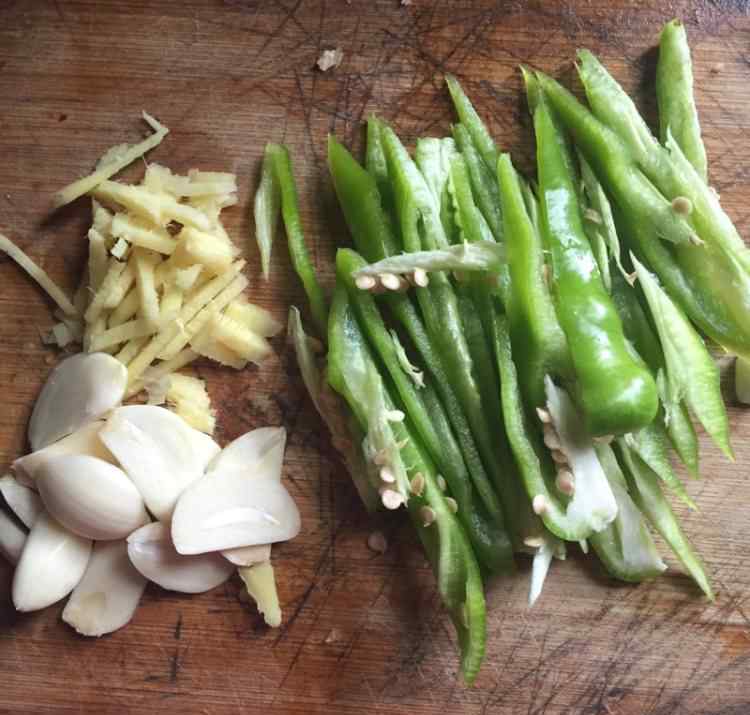 火腿肠能炒什么菜图片 青菜炒火腿肠怎么做 青菜炒火腿肠做法及配料