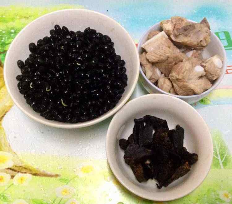 生地熟地汤 生地熟地黑豆汤怎么做好吃 生地熟地黑豆汤做法及配料