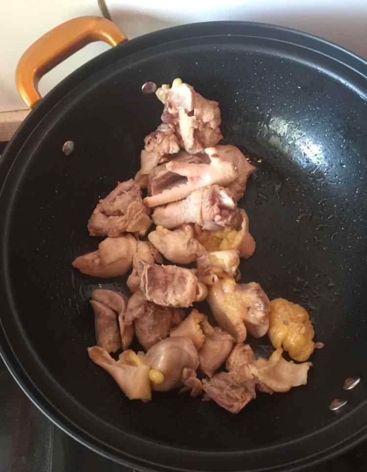 贺兰山紫蘑菇 紫蘑菇炖土鸡的详细做法 紫蘑菇炖土鸡食谱做法大全