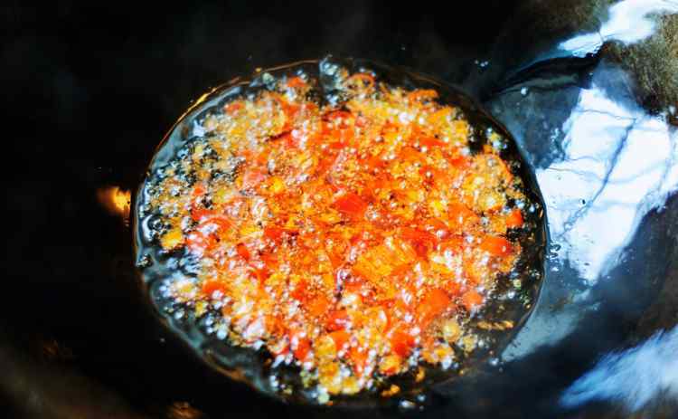 麻辣鸡爪的做法 麻辣鸡爪的简单做法 麻辣鸡爪做法详细步骤
