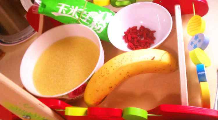 小米粥怎么做 枸杞香蕉小米糕做法和配方 枸杞香蕉小米糕的做法大全