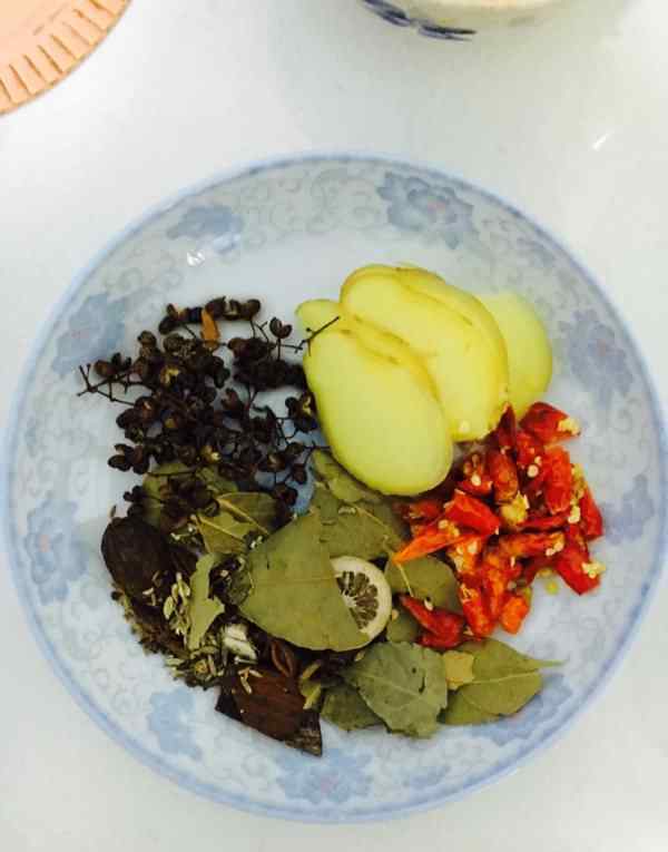 蒜蓉油焖大虾的做法 蒜蓉油焖大虾配方 蒜蓉油焖大虾配方与做法
