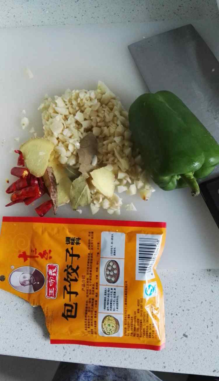 蒜蓉小龙虾怎么做 蒜蓉小龙虾的最正宗做法 蒜蓉小龙虾做法及配料