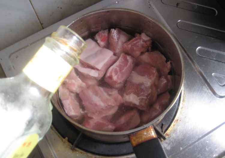 小茴香的吃法 红烧排骨的简单做法 红烧排骨做法及配料文章配图
