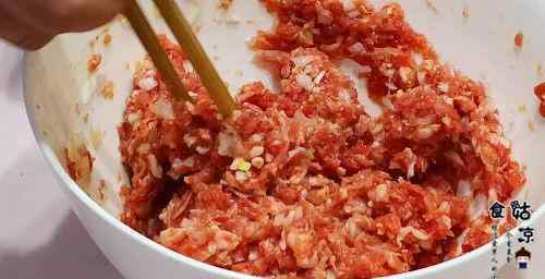 萝卜馅饺子 萝卜馅饺子怎么调馅？简单8步走，香气足，味更鲜美