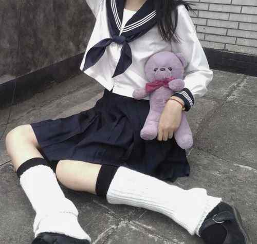 第一次来月经前的征兆 女孩子来“大姨妈”前，身体会有3个预兆，小仙女要细心留意哟！