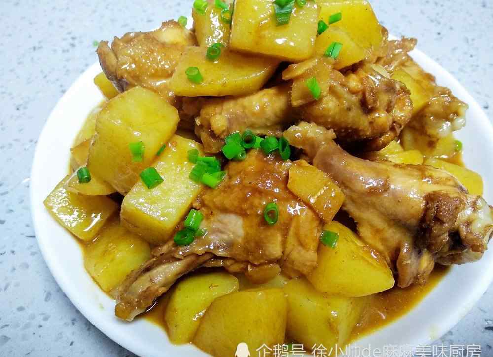 猪肉炖土豆 没有猪肉的炖土豆也一样好吃，只因为我换成了它，好吃有味道！