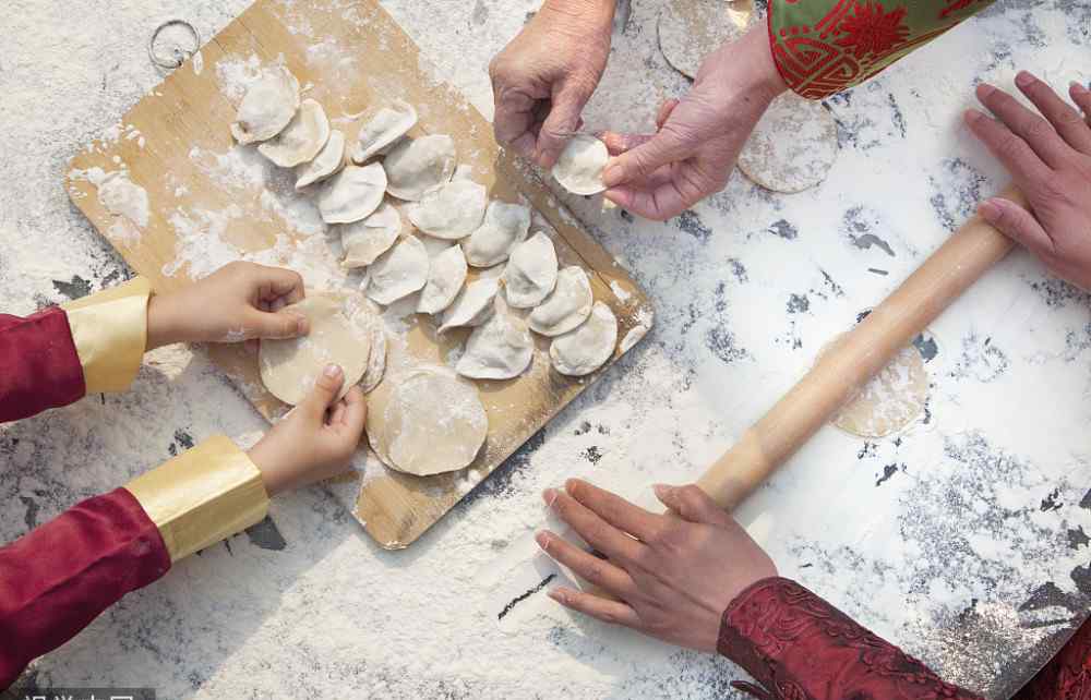 土豆淀粉饺子皮的做法 水晶饺子好吃不会做？试试婆婆用了十几年的配方，个个晶莹剔透