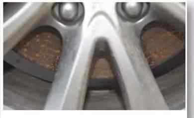 刹车盘生锈 刹车盘生锈了有什么影响吗？