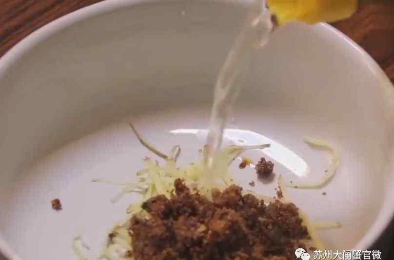 大闸蟹清蒸做法步骤 清蒸大闸蟹的做法步骤：2分钟包你学会
