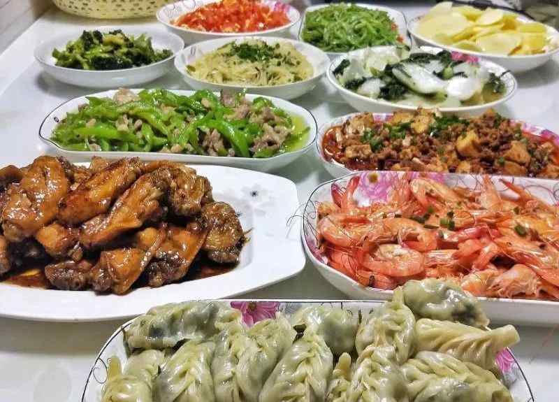 易家乐 唯有美食与你不可辜负，快来票选你心里的专业吃货节评审