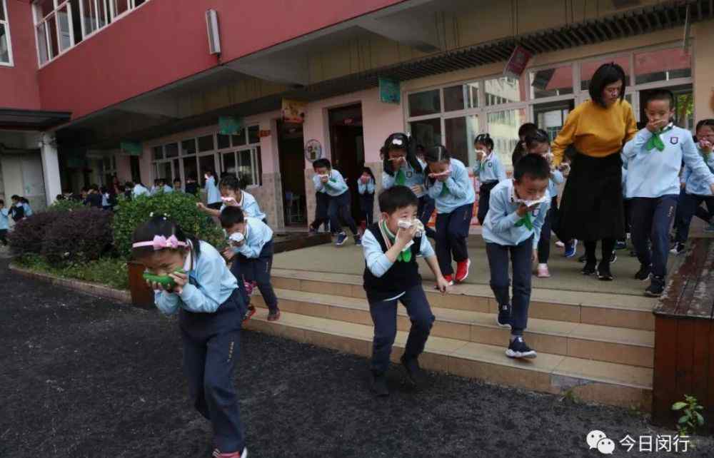 闵行生孩子百佳棒 闵行的这帮孩子向我们示范了地震来了究竟是跑还是不跑