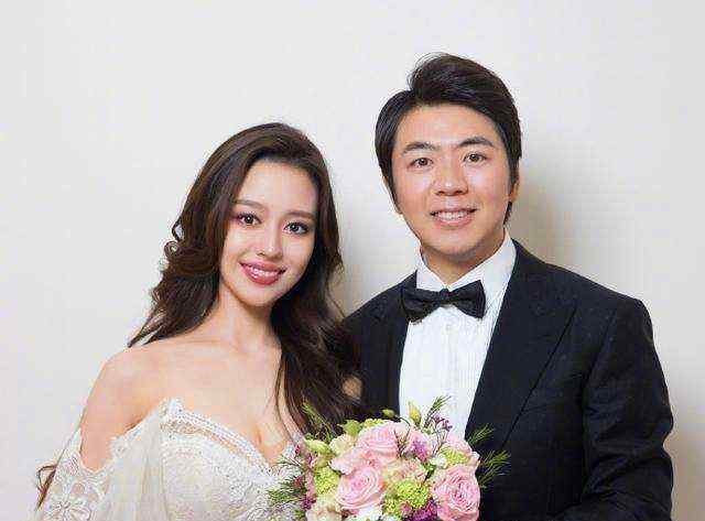 爱情磁铁 有种“甜蜜”叫郎朗和老婆吉娜，他们俩的嘴巴是带磁铁了吗