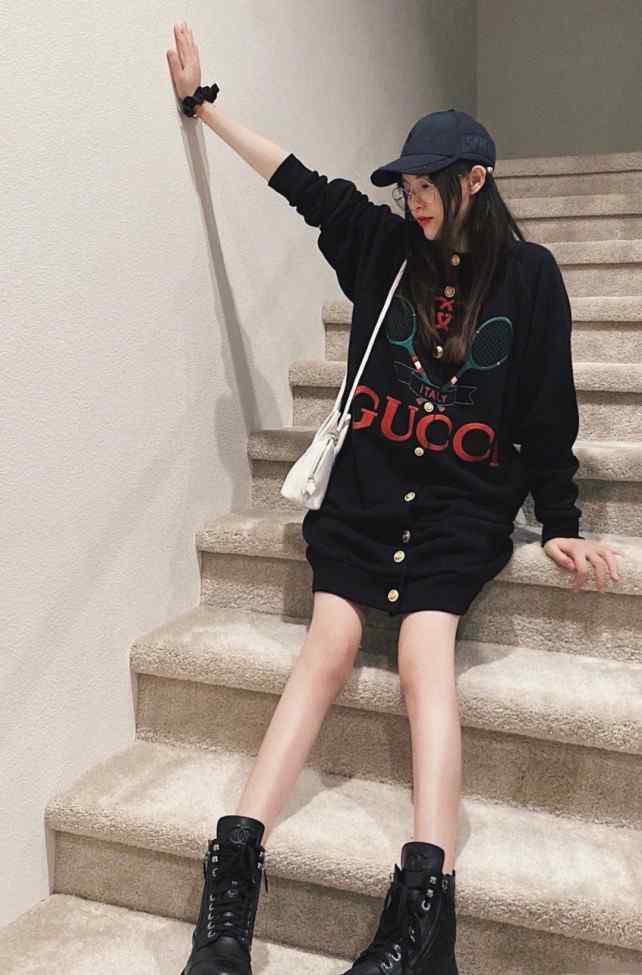 明星孕妇装 唐嫣孕期只胖肚子，大码孕妇装下“筷子腿”太羡慕，罗晋真有眼光