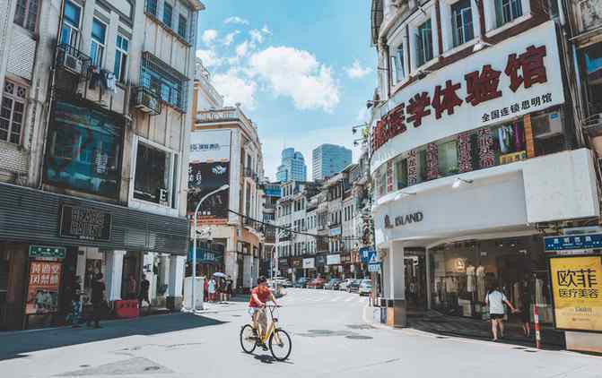 厦门长宽 厦门这条街才2米宽，却藏有许多当地美食，本地人都夸赞味道正宗