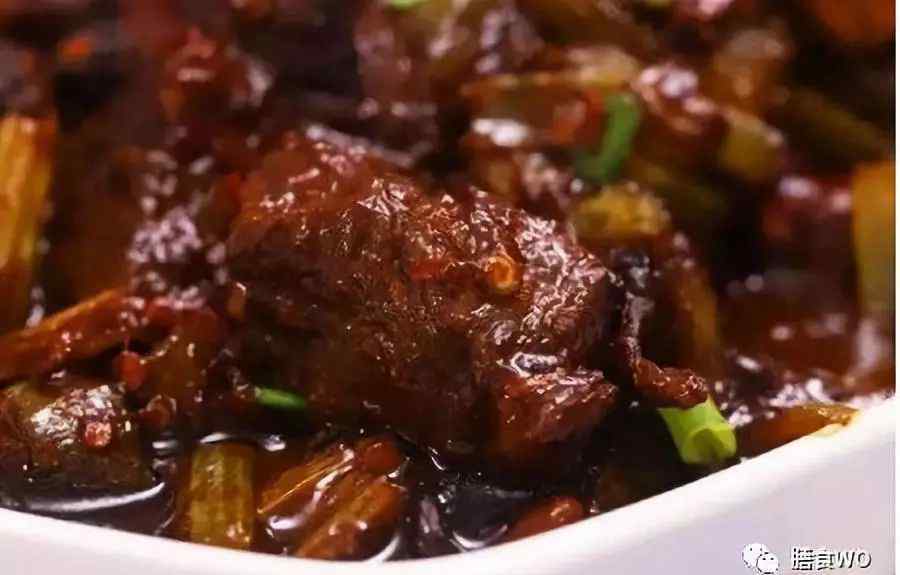 4种红烧牛肉的家常做法 红烧牛肉的家常做法，四个简单步骤做出入味炖菜