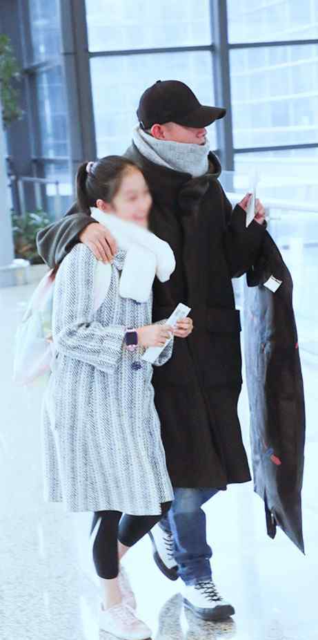 文章女儿 文章离婚后带女儿罕现身，紧搂肩膀父女情深，11岁爱马快有爸爸高