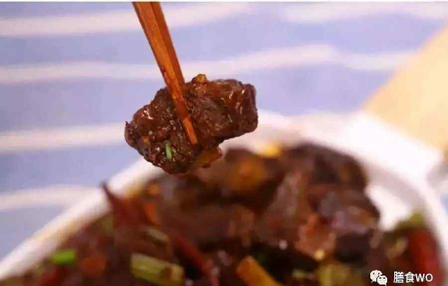 4种红烧牛肉的家常做法 红烧牛肉的家常做法，四个简单步骤做出入味炖菜