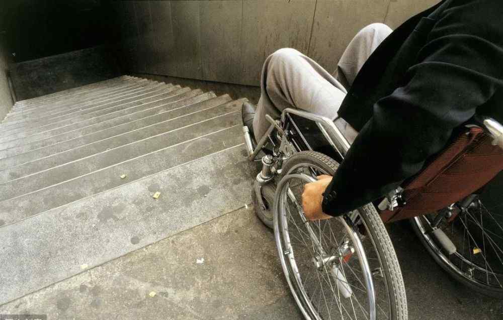 脊柱脊髓损伤 关于脊髓损伤瘫痪的康复治疗，来自医生的建议！