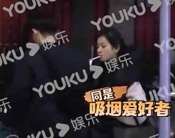 李庚希的男朋友 李庚希与男友人逛街烟不离手，毫不在意乱丢烟头，“清纯人设”彻底崩塌