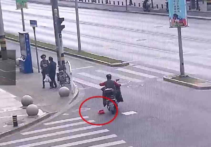 新型防盗门窗 装了防盗窗还是被偷！小心这种新型手法，沪上已有10多户人家遭窃