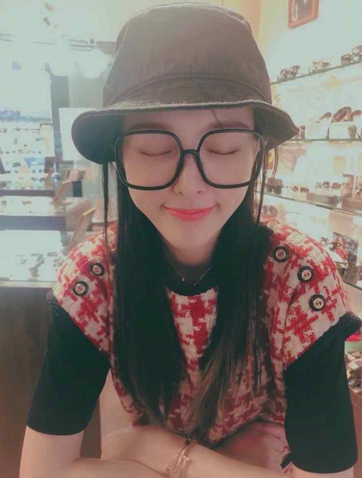 明星孕妇装 唐嫣孕期只胖肚子，大码孕妇装下“筷子腿”太羡慕，罗晋真有眼光