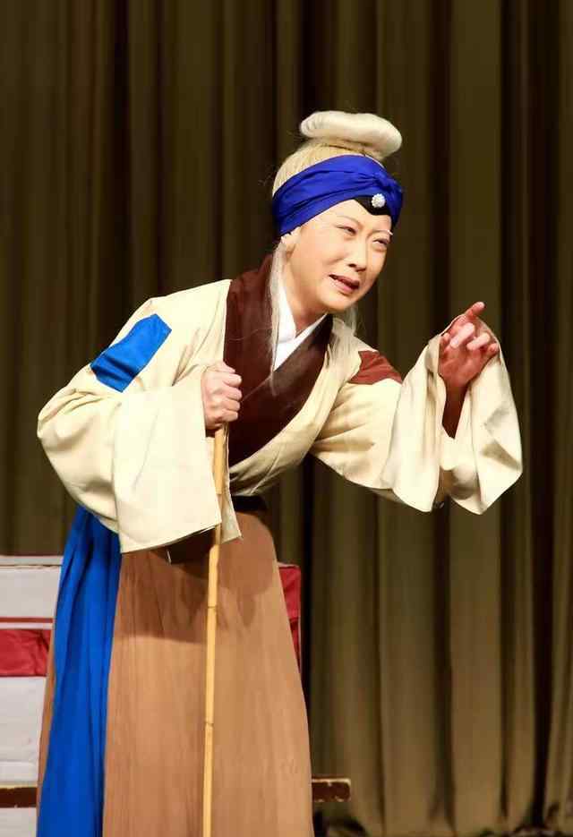 演员李佳 90后漂亮女孩，优秀青年老旦演员李佳