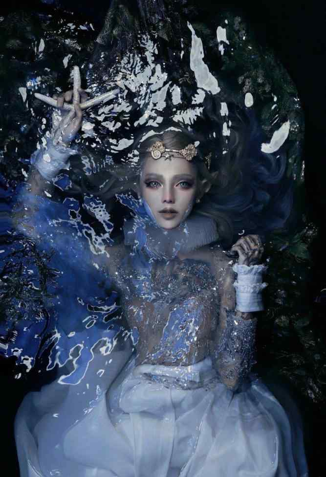 美歪素颜 变装女神承认鼻子整歪，曝素颜照没辨识度，她扮梦露和精灵太逼真