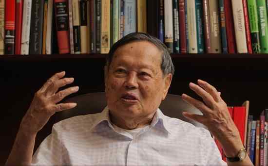 杨振宁能满足翁帆吗 97岁杨振宁和43岁翁帆，年龄没有障碍，懂得知足满足足以
