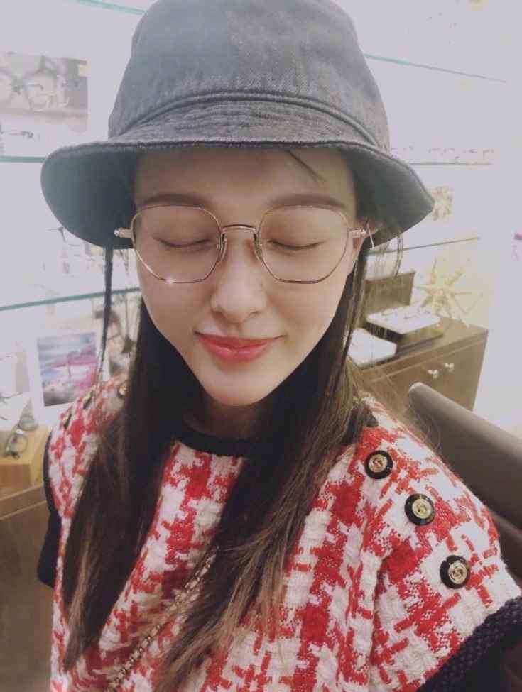 明星孕妇装 唐嫣孕期只胖肚子，大码孕妇装下“筷子腿”太羡慕，罗晋真有眼光