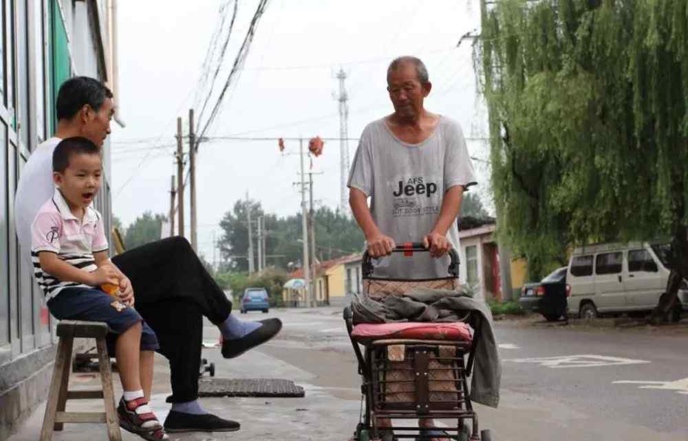 灶马 “灶马纸”与“比特币”，现代化小乡村里的躁动与憧憬