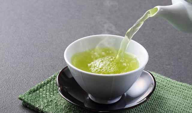 绿茶冲泡温度 绿茶有3种冲泡方法，注意两点：水温不能太高，不能喝隔夜茶