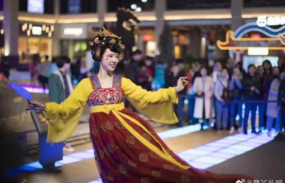 不倒翁牙刷 “不倒翁小姐姐”火了！你知道她背后的那些发明吗？