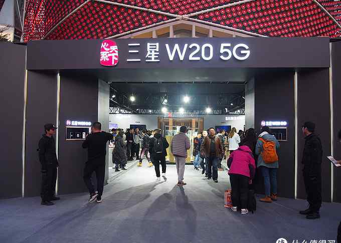 三星w599 三星 W20 5G手机发布会上手图赏，W2019的满分升级