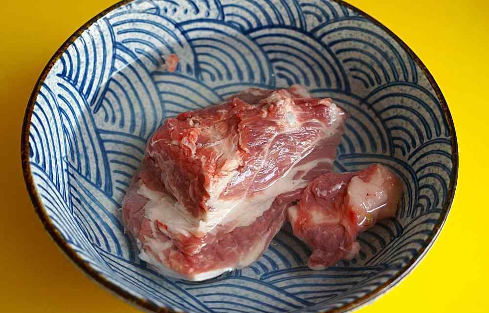 羊油最简单的吃法 咱苏北人喜欢这样做羊肉家常菜，简单又解馋，烀一大锅被吃个精光
