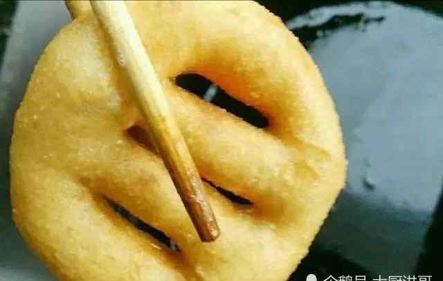 油饼的做法和配方 原来炸油饼的做法是如此简单，这样做，酥软可口，越嚼越香