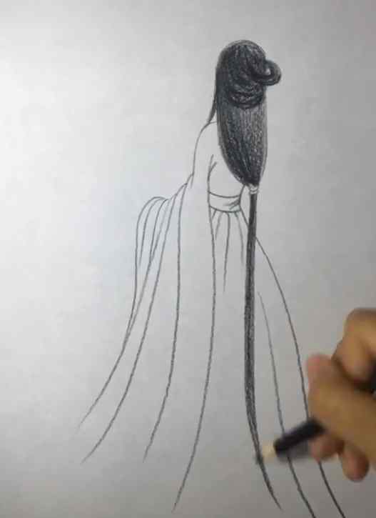 画古风女子 美术生画古风女子，一个背影给人遐想，粉丝：好想穿越回古代