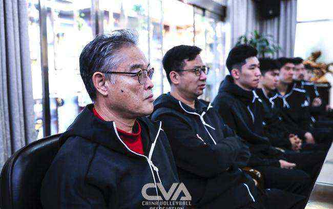 沈富麟 接手男排与郎平初衷相同！揭秘男排主帅沈富麟：专家称他像德国铁相俾斯麦