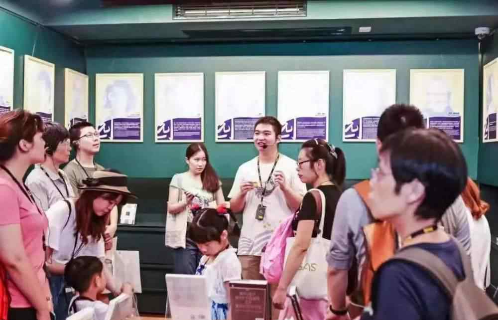 上海图书批发市场 我在上海当书店店员，每月花400租房，花60％工资买书