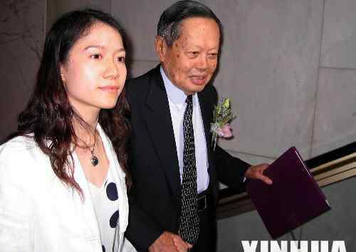 杨振宁能满足翁帆吗 97岁杨振宁和43岁翁帆，年龄没有障碍，懂得知足满足足以