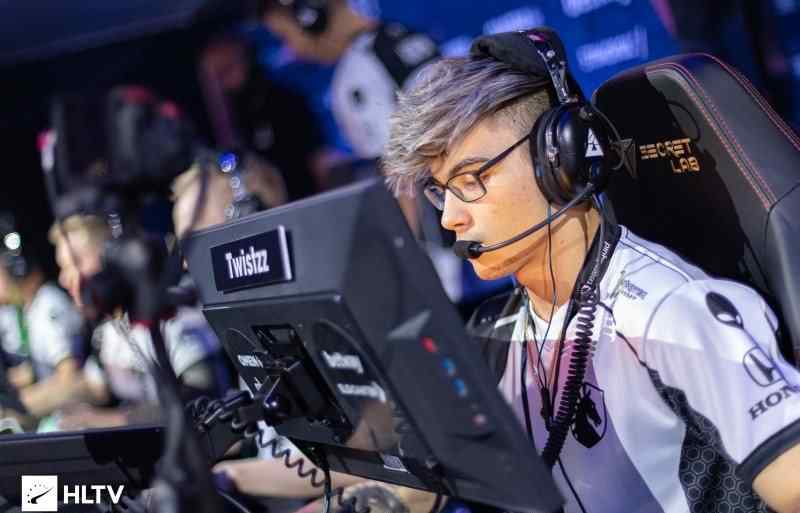 twistzz Twistzz：SG553这把枪的弹道比AK的还好掌握