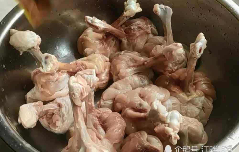 香酥翅根 奥尔良味香酥翅根家常做法，色泽金黄，外酥里嫩，做法非常简单