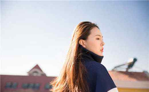 夜深人静的时候什么歌 夜深人静的时候想起他是什么歌