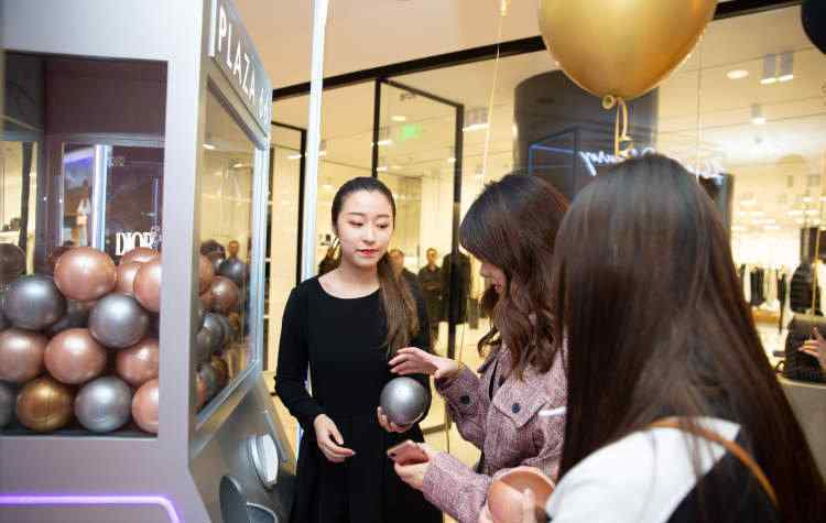 上海奢侈品购物 上海恒隆年销售过50亿 中国奢侈品消费：年轻化、社交化