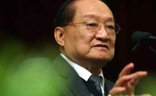 金庸原名 金庸诸多笔名的由来 高二曾以“查理”为笔名